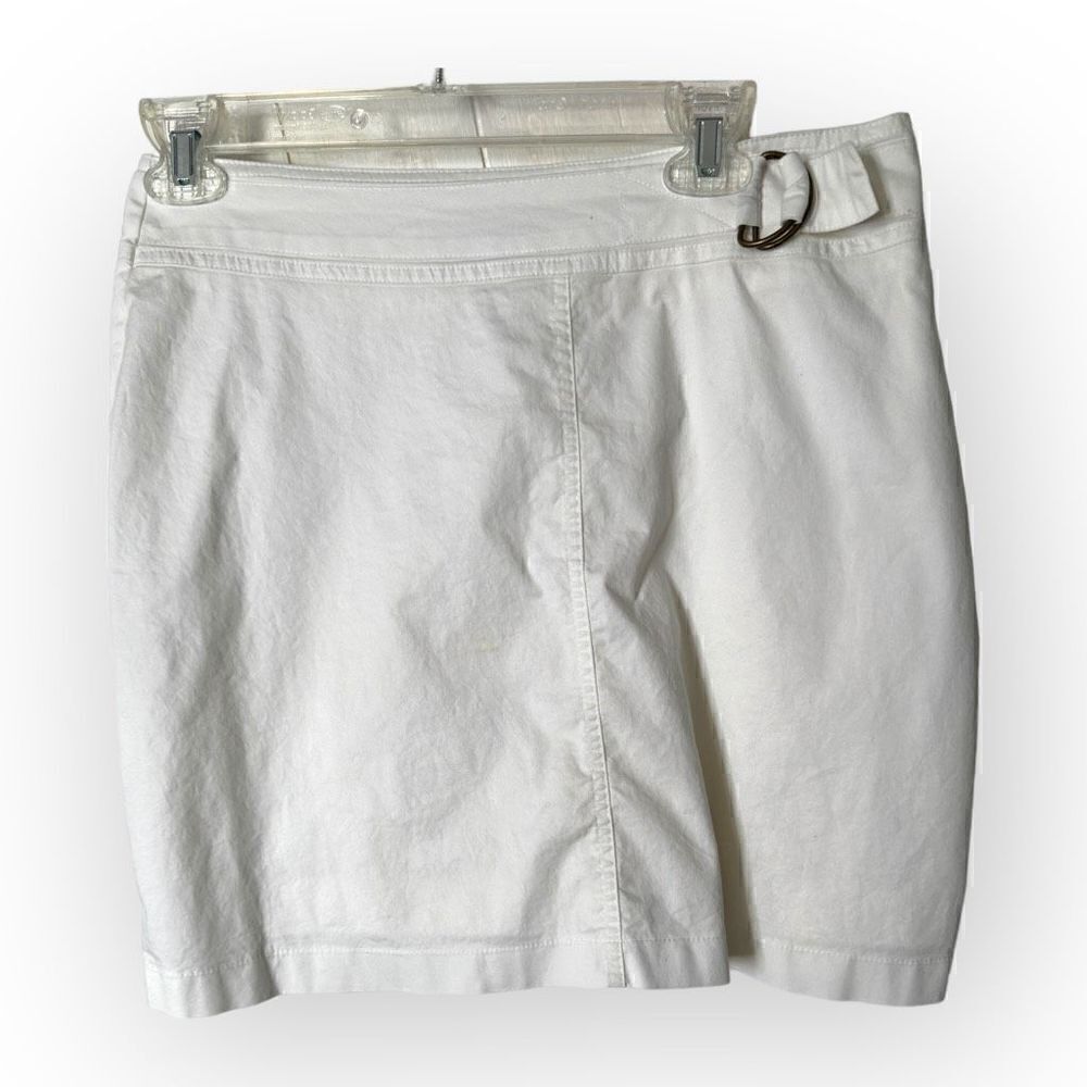 Jennifer Moore White Skort built in belt Size 10 cotton/spandex blend